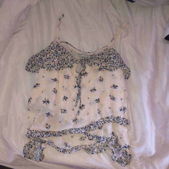 American Eagle Outfitters Tops - Slightly cropped floral tank top/blouse